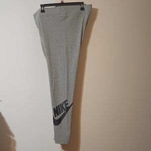 Nike Women's Sportswear Essential High-Waisted Leggings (Size: 1X)